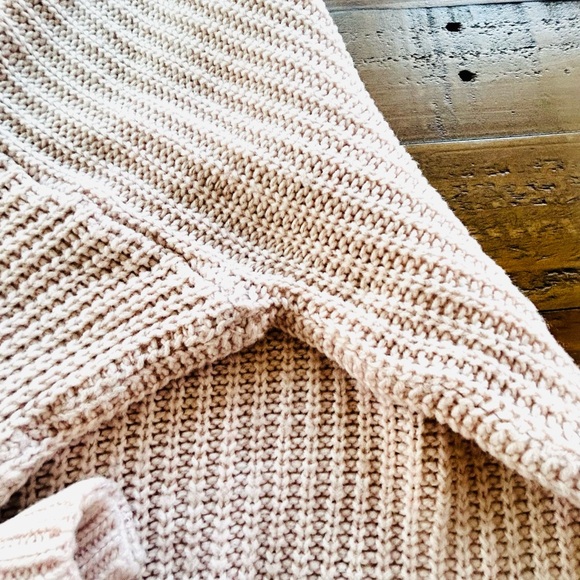 ***SOLD***
Debut Dusty Rose Oversized Sweater / Pre Owned - Picture 10 of 10